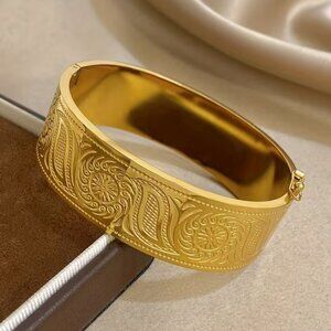 Vintage Style Sunflower Engraved Stainless Steel 18k Gold Plated Bracelet Bangle